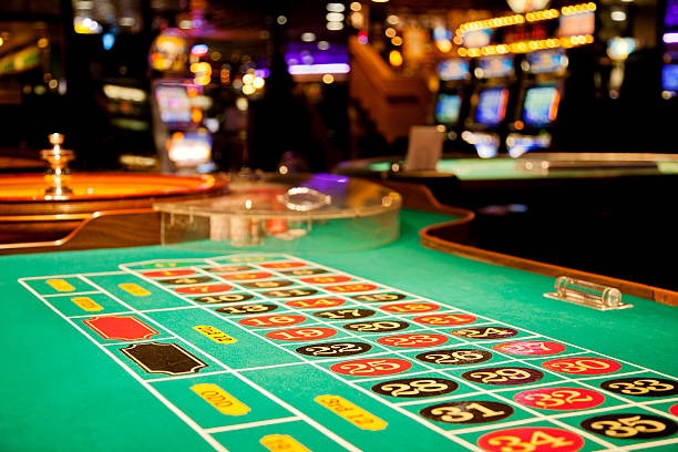 bengawan mobile app interface showing slot games and live tables